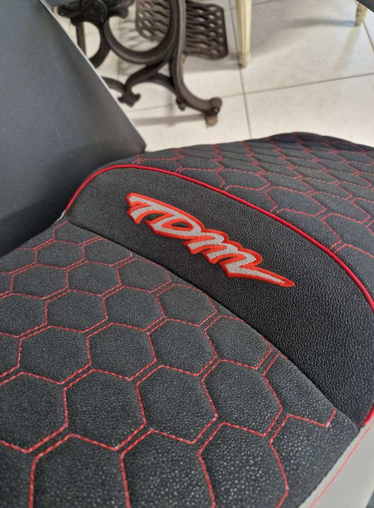 Selle de moto TDM brodée